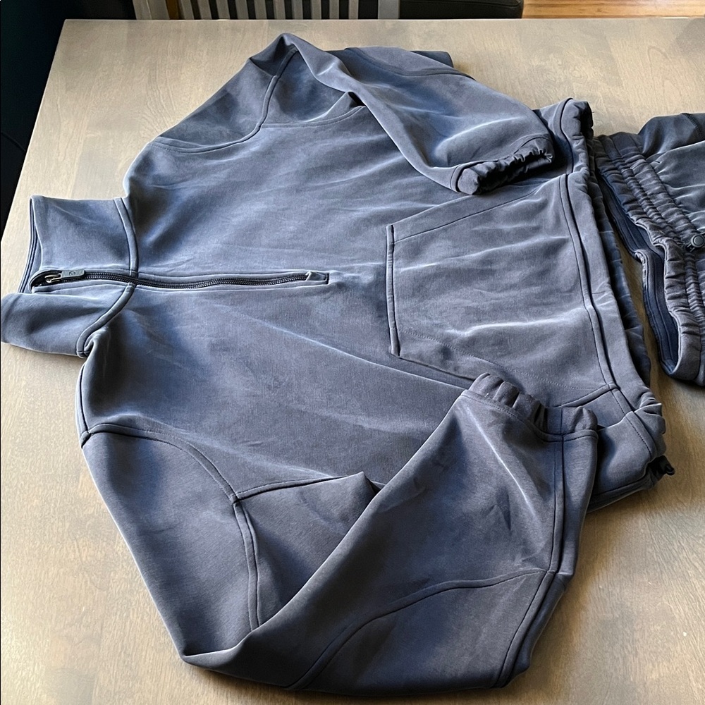 Lululemon Set. Softstreme. Size 6 top and 6 short bottom. - Picture 3 of 10